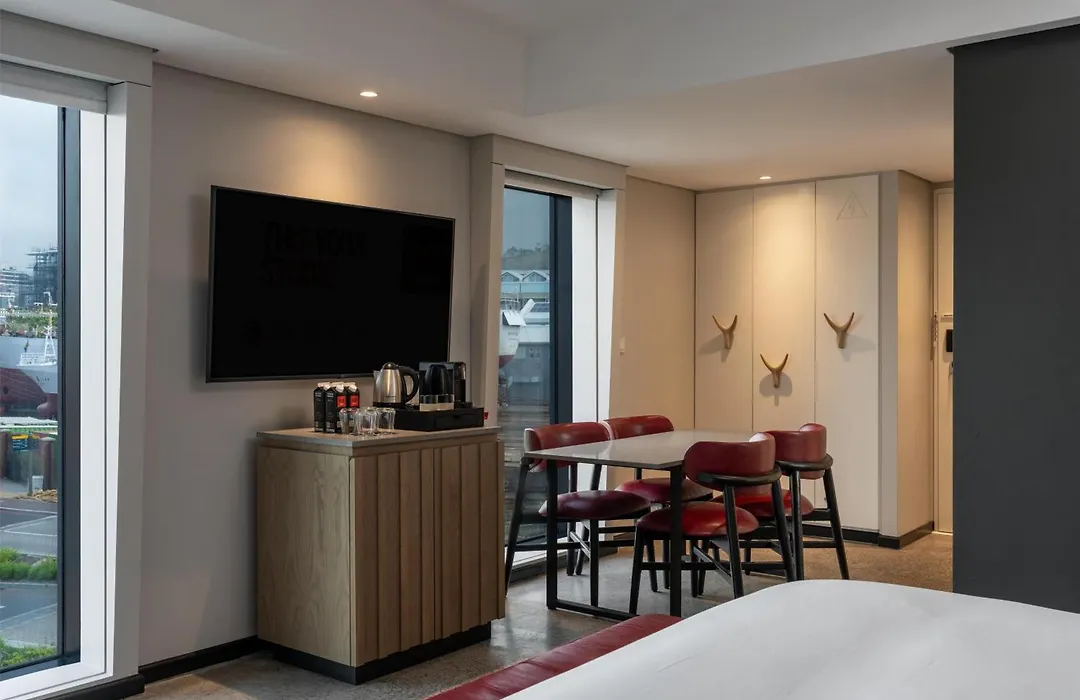 Radisson Red Hotel V&A Waterfront Cape Town-1
